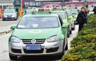 出租車專用道悖論 專用道不通“專用站”，司機為何集體沉默？